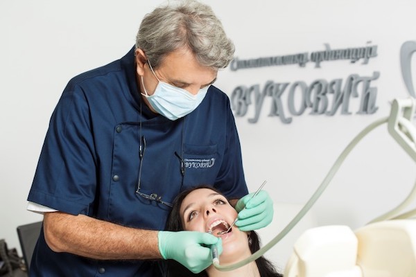 Action reduction of metal-free crowns in the Vuković office